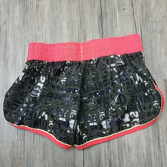 Underarmor Semi-fitted Short. - Picture 5 of 5